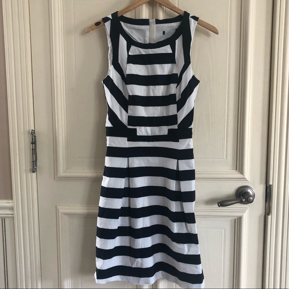 Striped navy and white dress with pockets - Size S